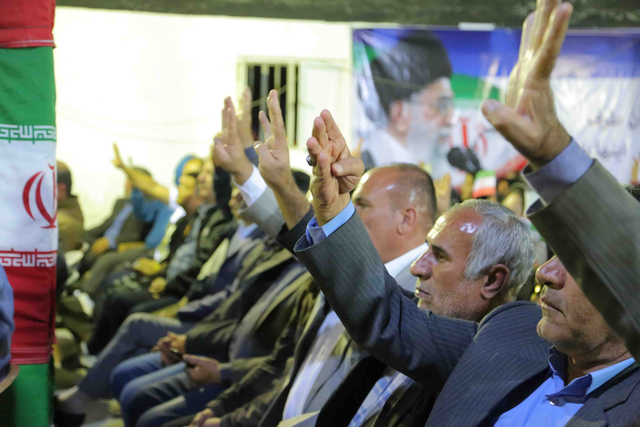 تاجگردون در جمع تیره وندا: برای کاندیدهای قشقایی در حوزه‌های دیگر آرزوی پیروزی دارم