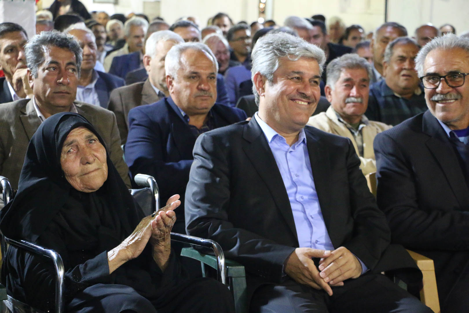 تاجگردون در جمع طایفه ددکه‌ای: هیچ قشقایی بر علیه‌ام عریضه ننوشت و خیانت نکرد