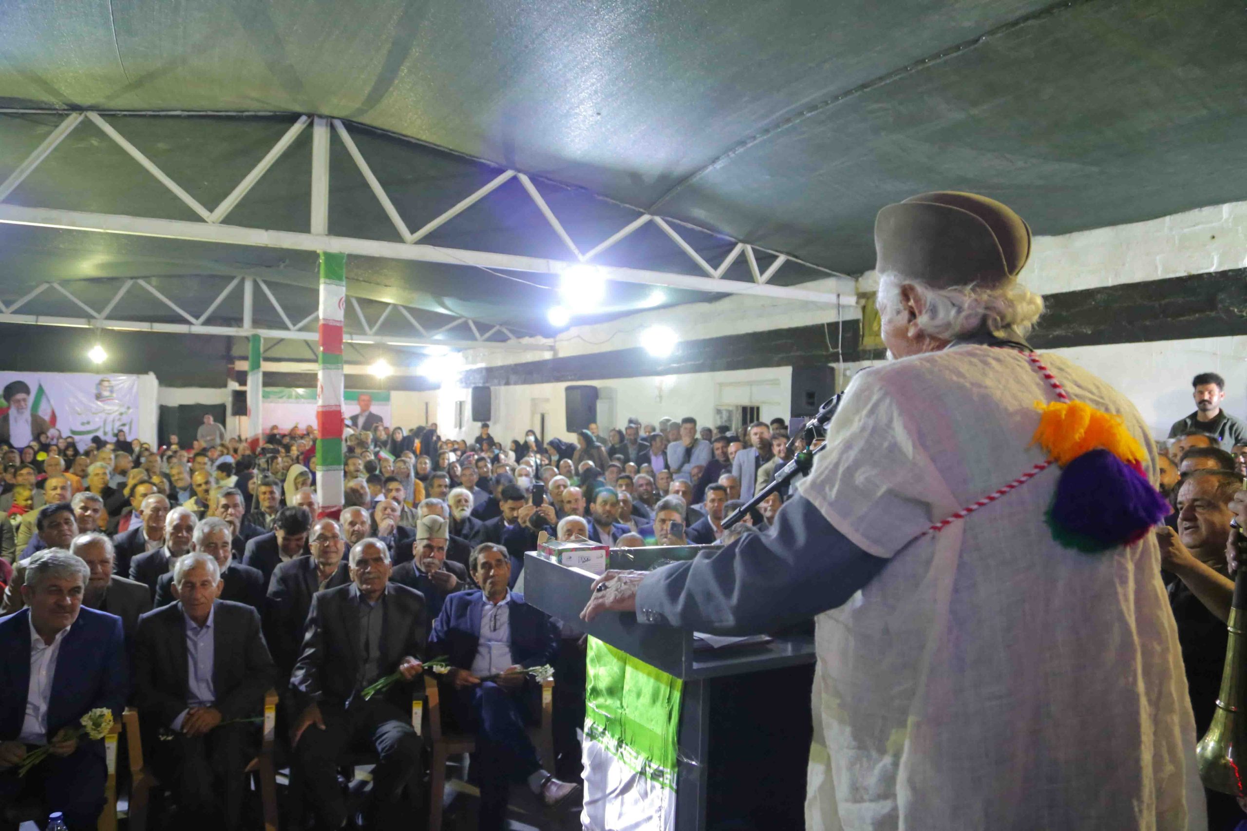 تاجگردون در جمع طایفه کشکولی: همدلی را فارغ از نوع نگاه سیاسی باید شکل دهیم